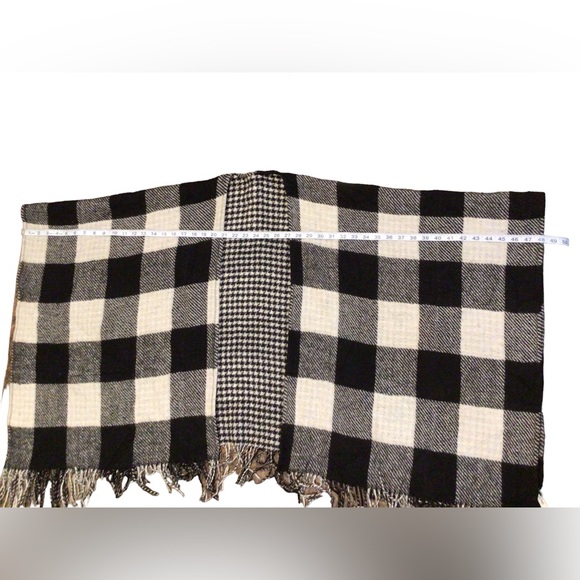 Talbots 100% Wool Black and White Plaid/Reverse To Houndstooth Fringed Cape - Picture 6 of 8